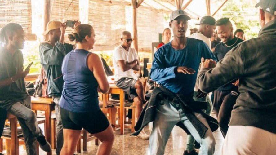 people learning salsa during a dance workshop in Havana