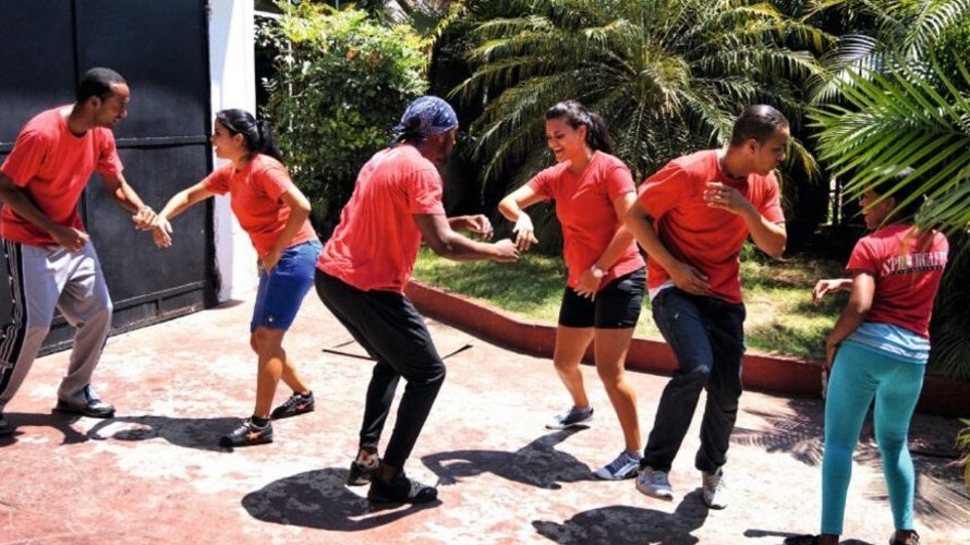 group dancing salsa in a cultural workshop in Havana